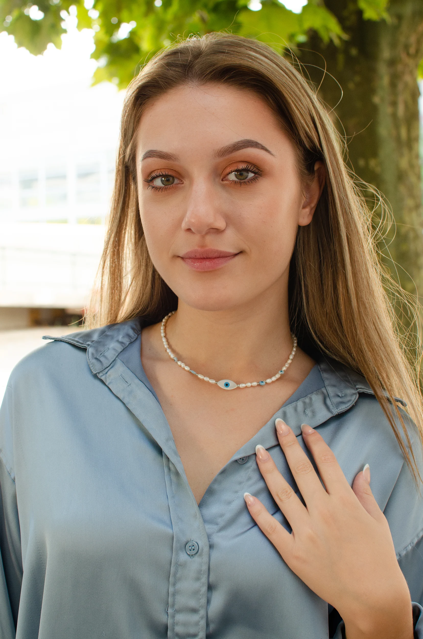 Halsband aus Perlmutt und Perlen – Bild 2