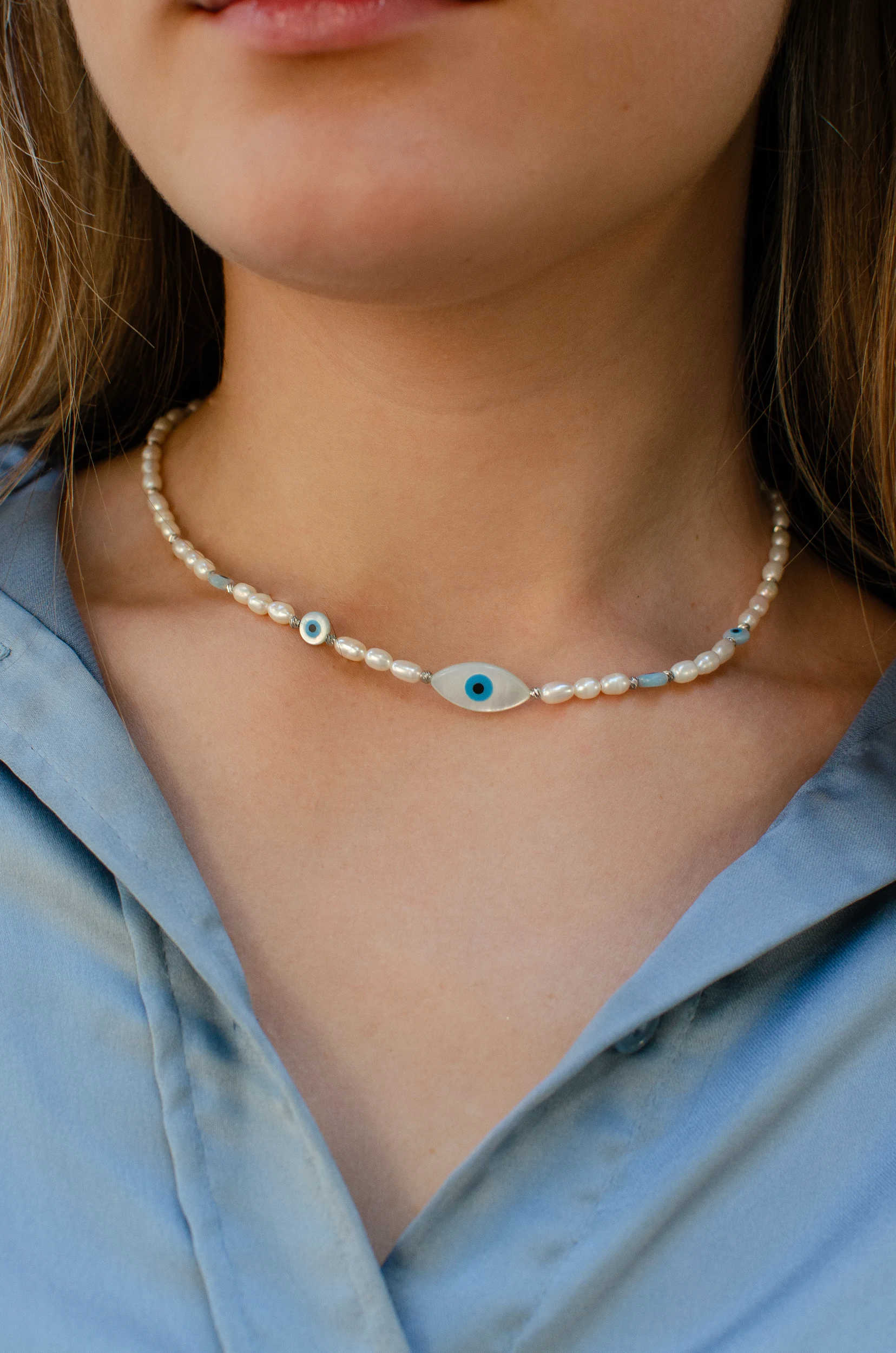 Halsband aus Perlmutt und Perlen – Bild 3