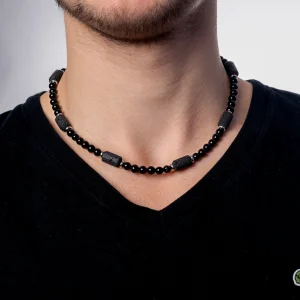 Halskette aus Lava, Achat
