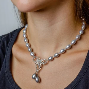 Halskette aus Perlen und Swarovski