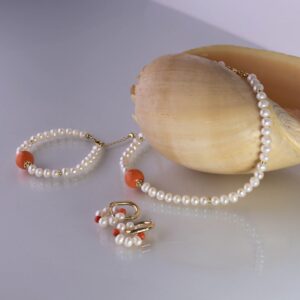 Set aus Perlen
