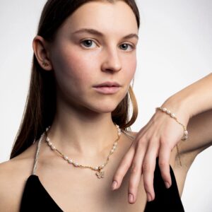 Halskette und Armband aus Perlen
